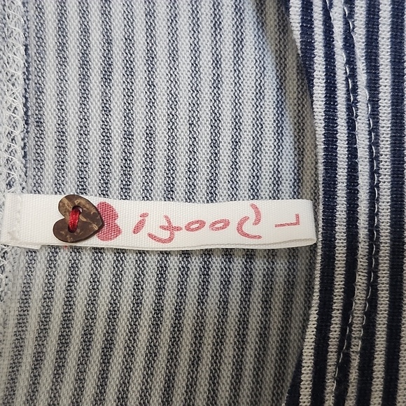 Light long sleeve top w/see through lace - Picture 4 of 8